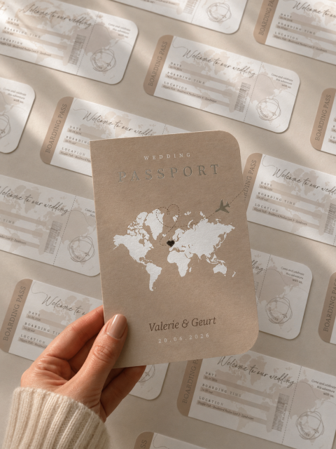Paspoort trouwkaart met boardingpass | Studio Sproet