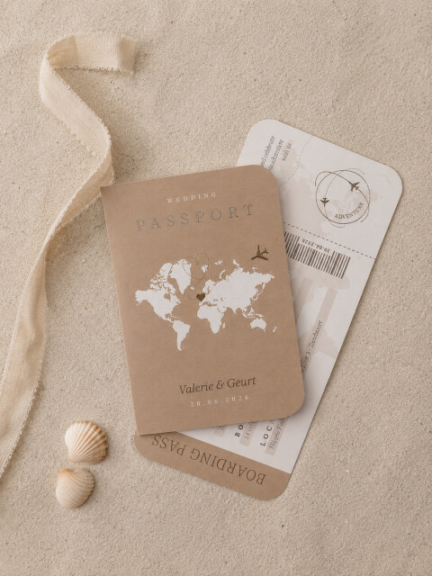 Paspoort trouwkaart beige