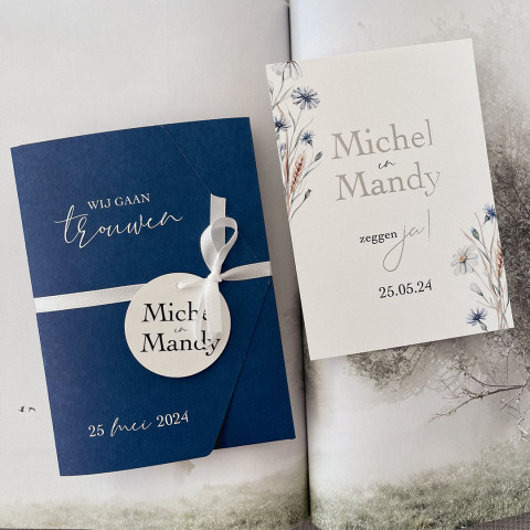 Pocketfold trouwkaart blauw met zilver | Studio Sproet