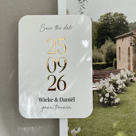 Save the date met grote datum in goud | Studio Sproet