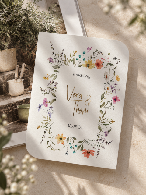 Trouwkaart met veldbloemen en goudfolie | Studio Sproet